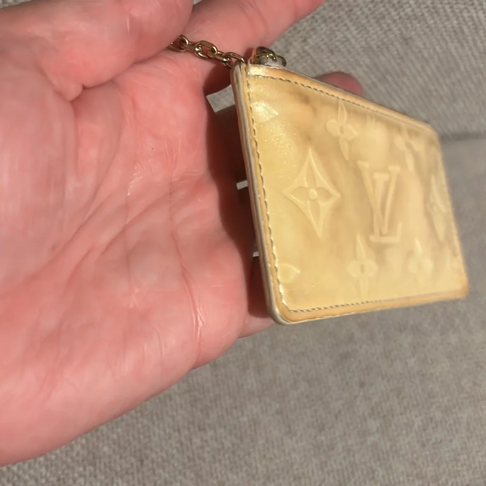 Louis Vuitton Key Cles Vernis Authentic CA0045